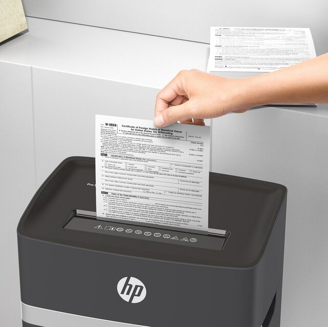 HP Pro Shredder 18CC Cross-Cut Paper Shredder UK Version - Black HP Pro Shredder 18CC Cross-Cut Paper Shredder UK Version - Black